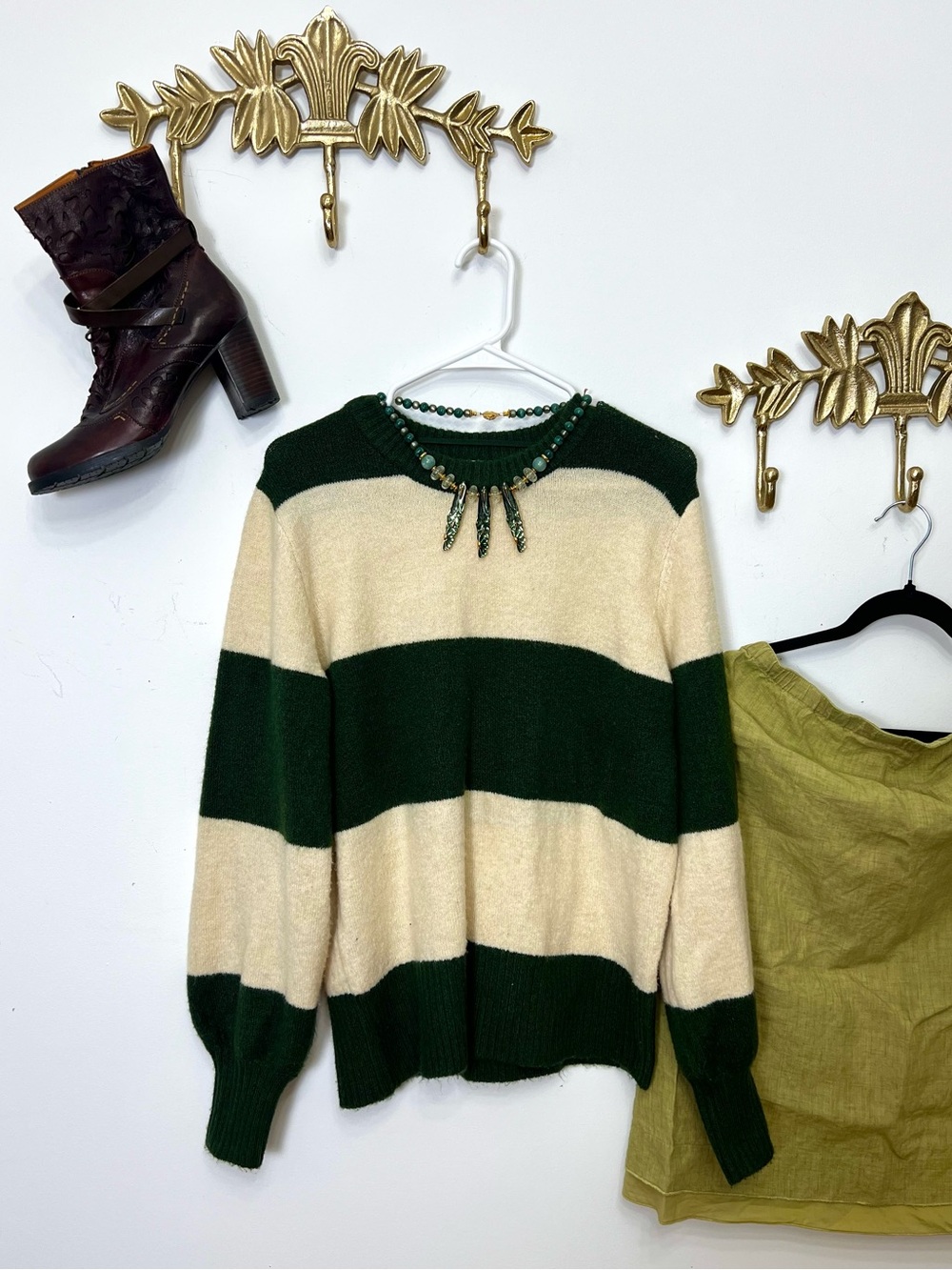 Striped chic sweater L ptp 22” l 26”